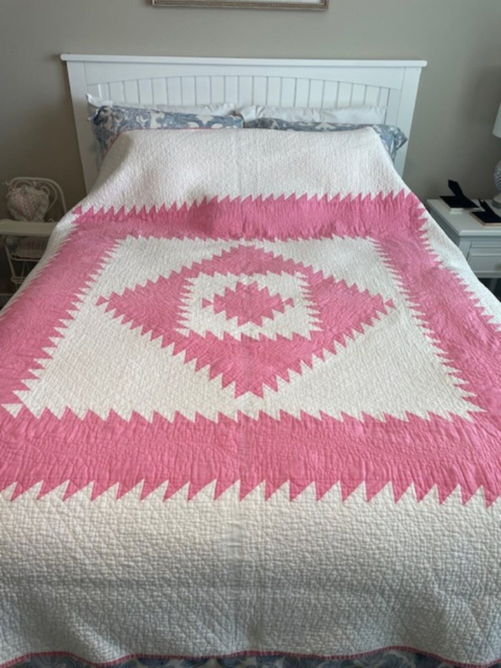 ANTIQUE Quilt (c1900-1910) Sawtooth Pattern Pale Pink/White